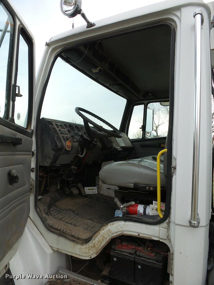 image for item BG9545 1999 Freightliner FL70 utility truck