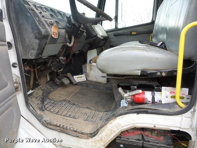 image for item BG9545 1999 Freightliner FL70 utility truck