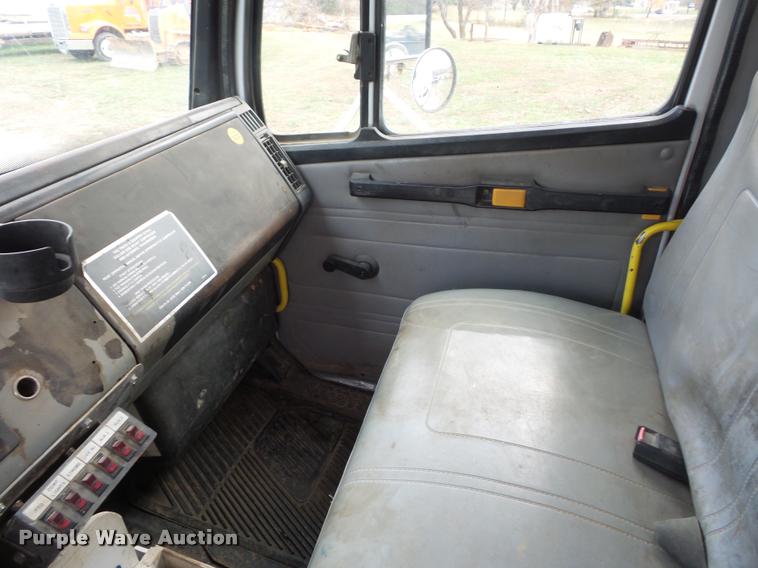 image for item BG9545 1999 Freightliner FL70 utility truck