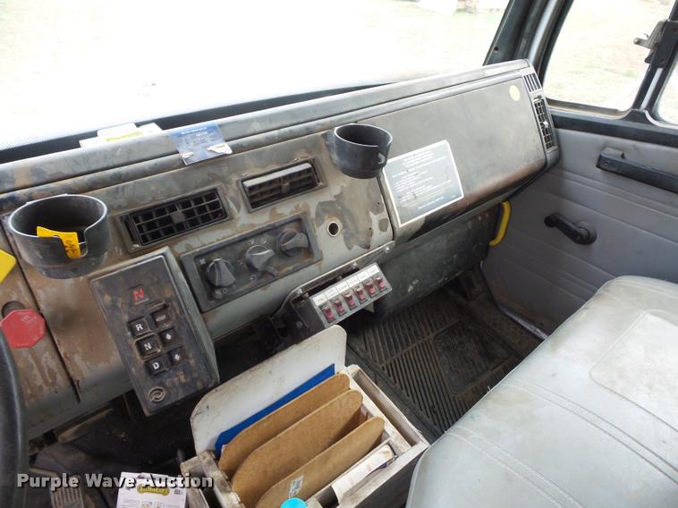 image for item BG9545 1999 Freightliner FL70 utility truck