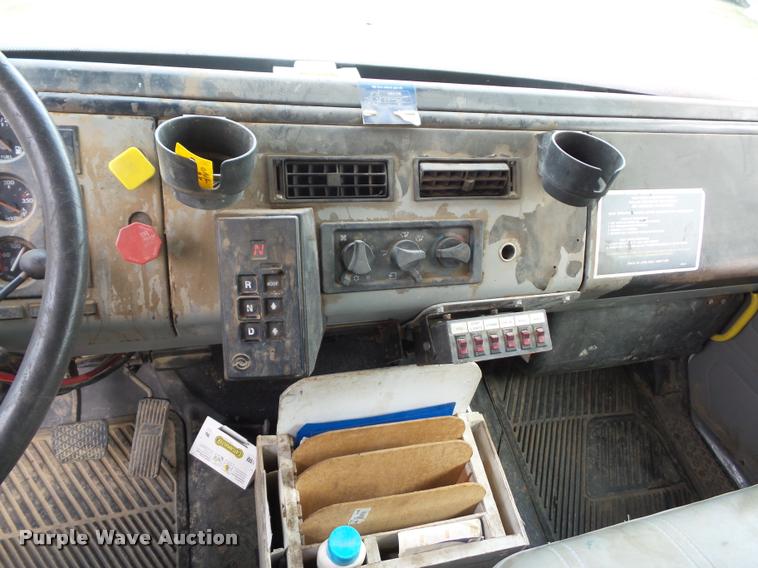 image for item BG9545 1999 Freightliner FL70 utility truck