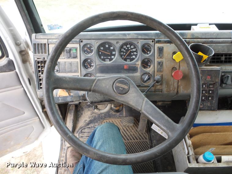 image for item BG9545 1999 Freightliner FL70 utility truck