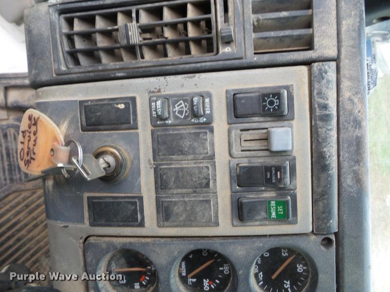 image for item BG9545 1999 Freightliner FL70 utility truck