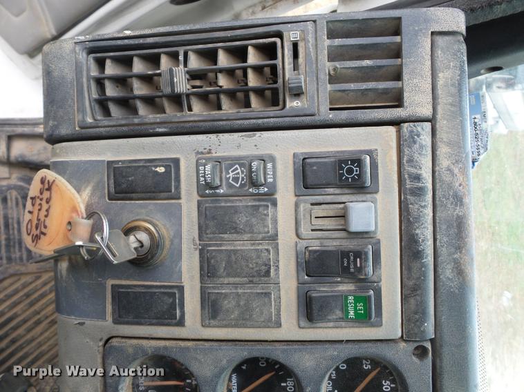 image for item BG9545 1999 Freightliner FL70 utility truck