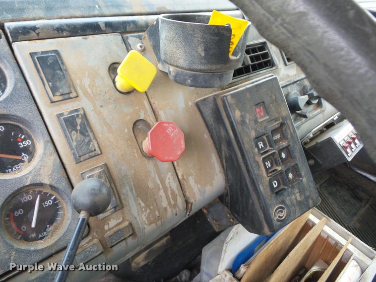 image for item BG9545 1999 Freightliner FL70 utility truck