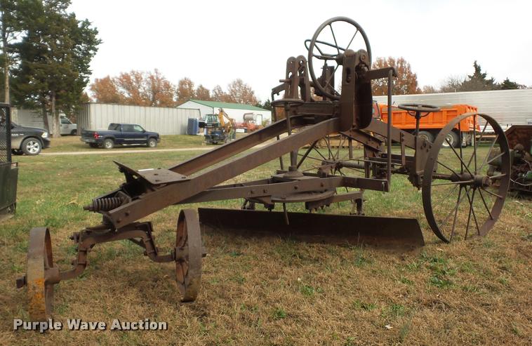 image for item BG9557 Horse drawn grader