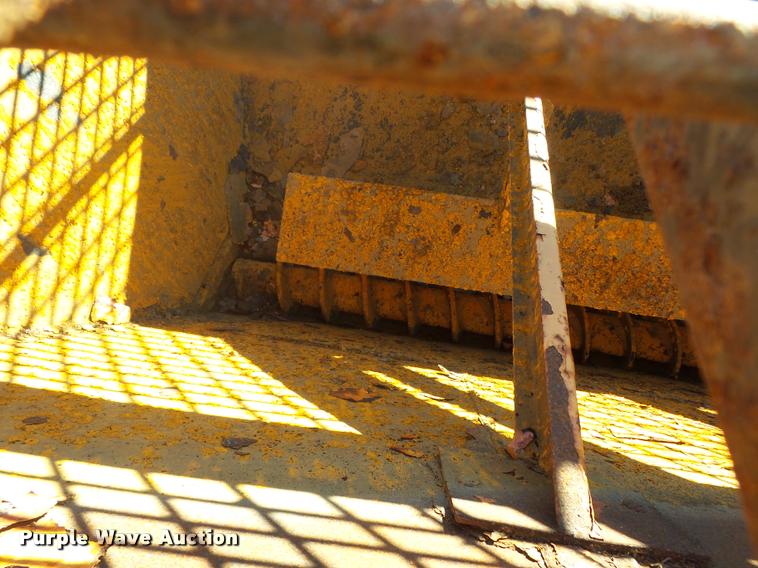 image for item BG9567 Henderson salt spreader