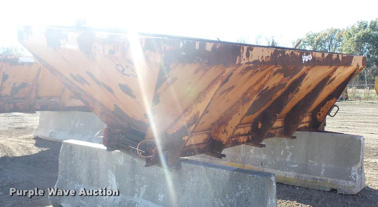 image for item BG9568 Henderson salt spreader