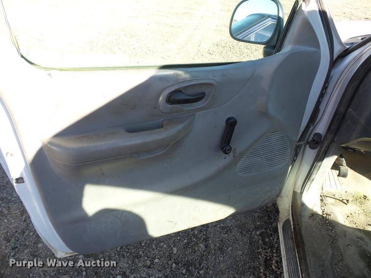 image for item BG9573 1999 Ford F150 pickup truck