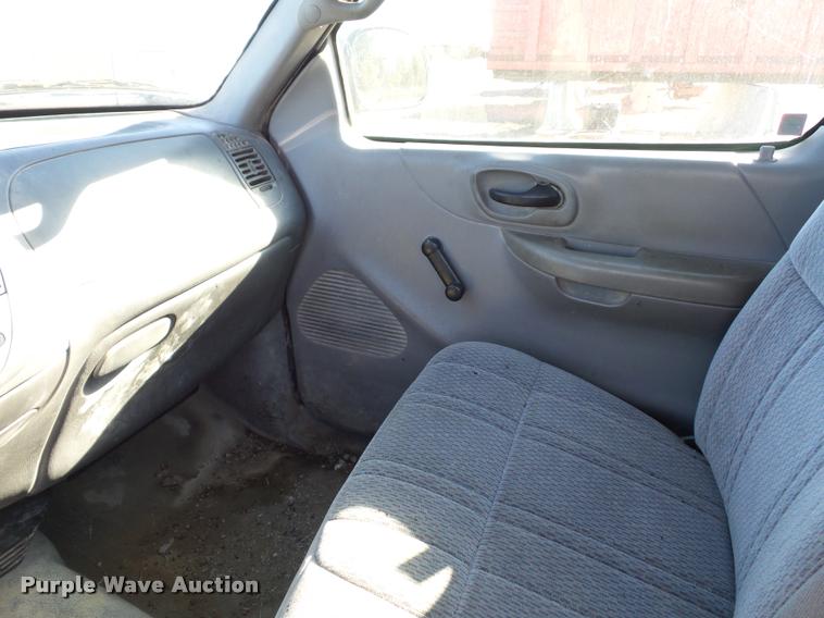 image for item BG9573 1999 Ford F150 pickup truck