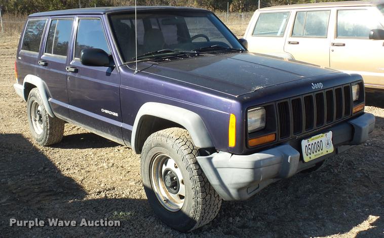 image for item BG9574 1999 Jeep Cherokee SUV