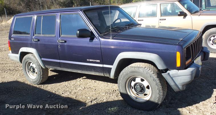 image for item BG9574 1999 Jeep Cherokee SUV