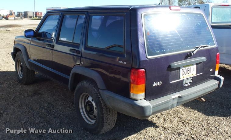 image for item BG9574 1999 Jeep Cherokee SUV