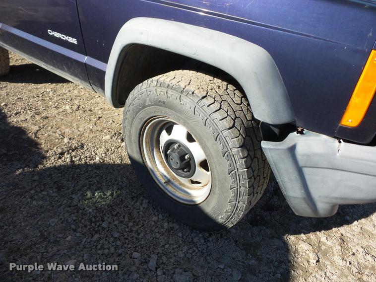image for item BG9574 1999 Jeep Cherokee SUV