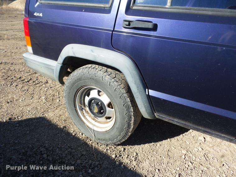 image for item BG9574 1999 Jeep Cherokee SUV