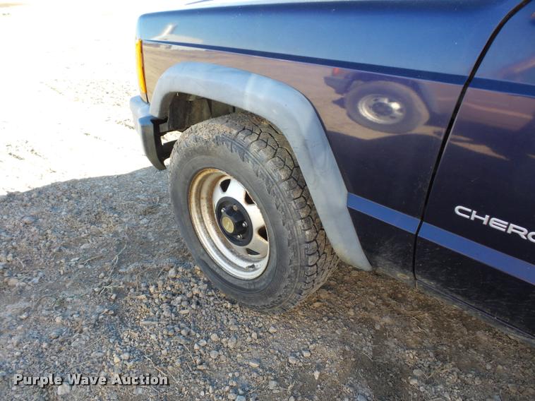 image for item BG9574 1999 Jeep Cherokee SUV