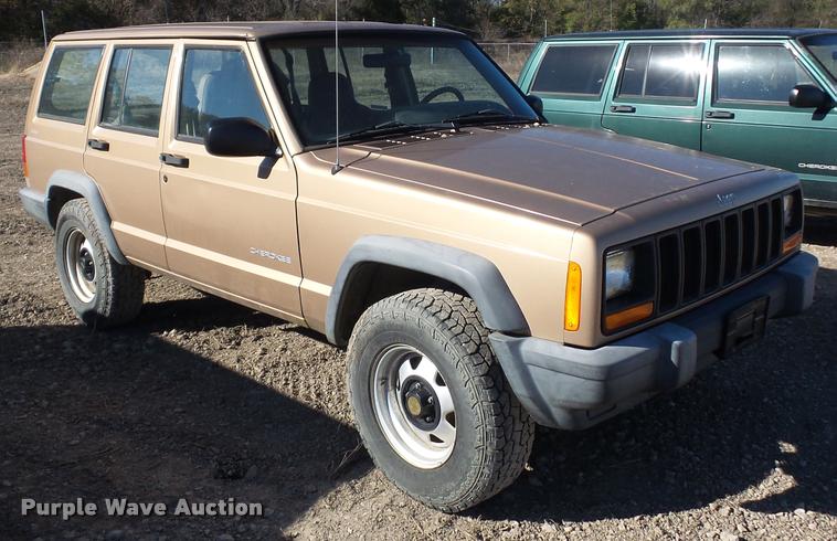 image for item BG9575 1999 Jeep Cherokee SUV