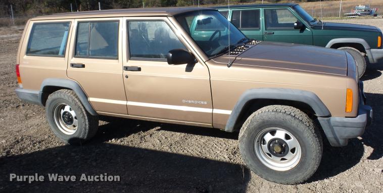 image for item BG9575 1999 Jeep Cherokee SUV