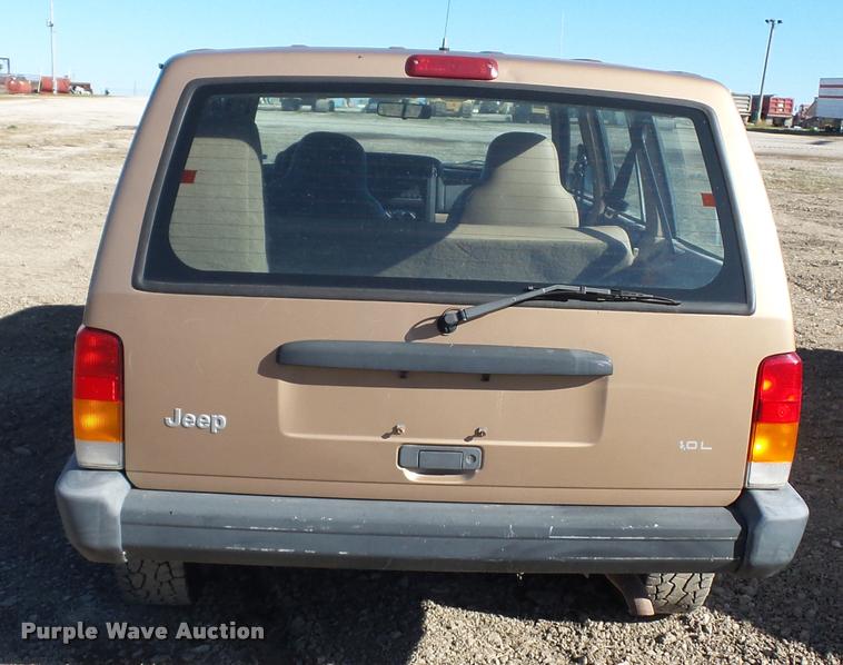 image for item BG9575 1999 Jeep Cherokee SUV