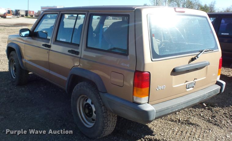 image for item BG9575 1999 Jeep Cherokee SUV