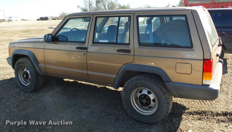 image for item BG9575 1999 Jeep Cherokee SUV