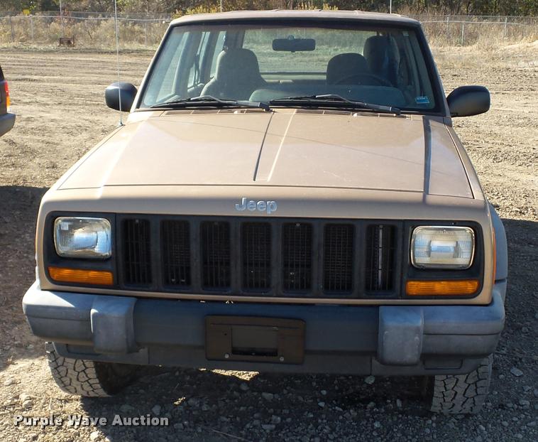 image for item BG9575 1999 Jeep Cherokee SUV