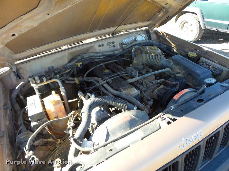 image for item BG9575 1999 Jeep Cherokee SUV