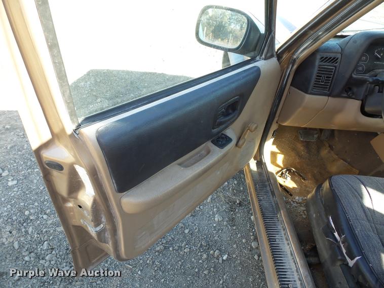 image for item BG9575 1999 Jeep Cherokee SUV