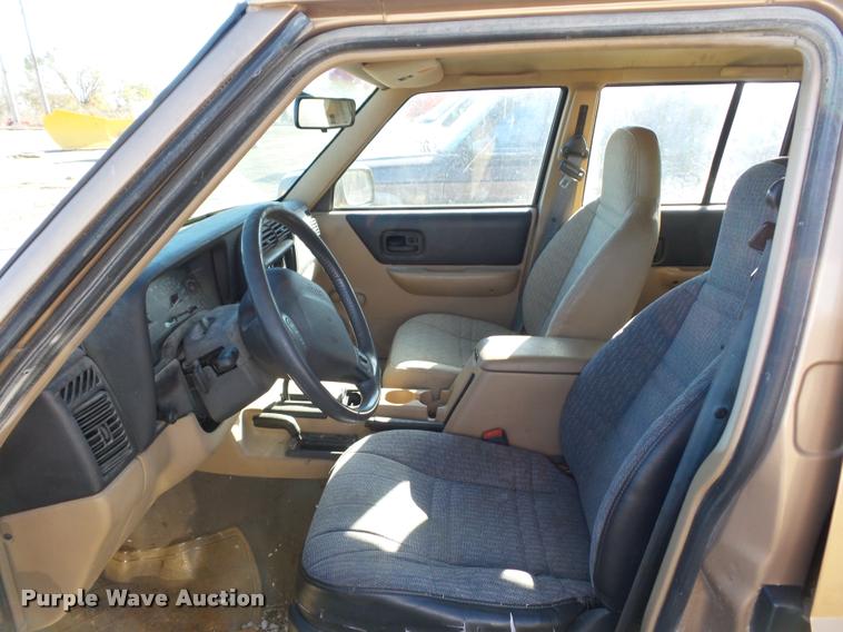 image for item BG9575 1999 Jeep Cherokee SUV