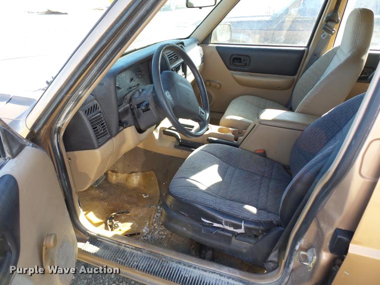 image for item BG9575 1999 Jeep Cherokee SUV