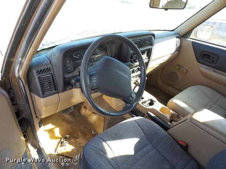 image for item BG9575 1999 Jeep Cherokee SUV