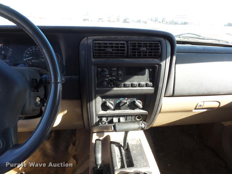 image for item BG9575 1999 Jeep Cherokee SUV