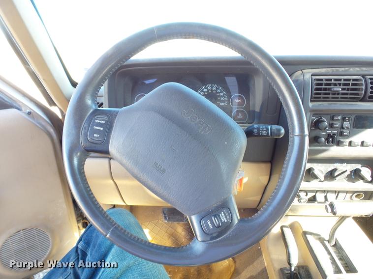 image for item BG9575 1999 Jeep Cherokee SUV