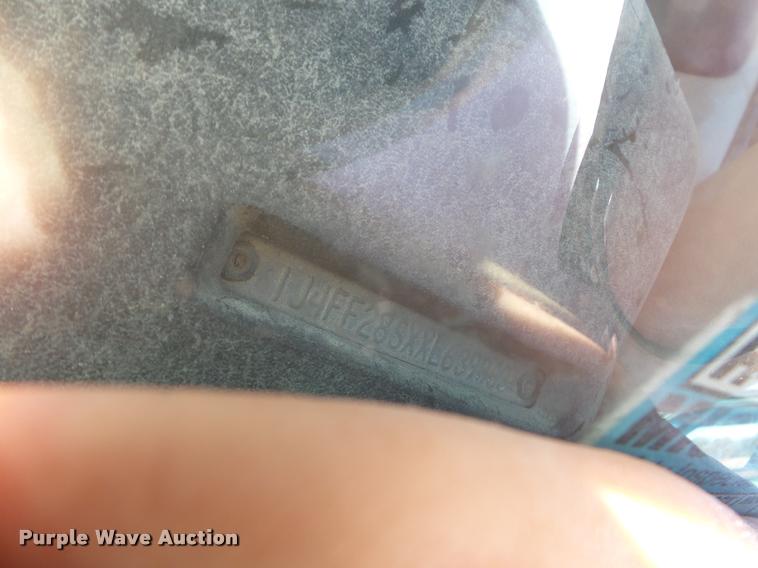 image for item BG9575 1999 Jeep Cherokee SUV