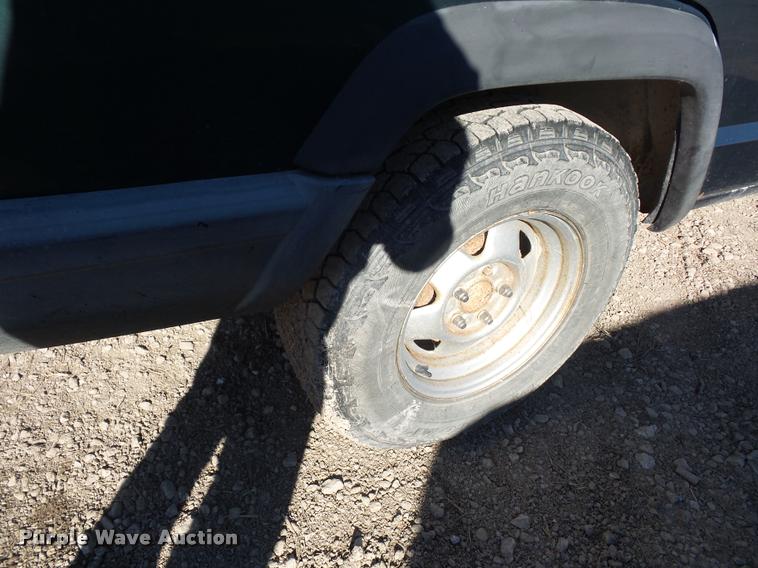 image for item BG9576 1999 Jeep Cherokee SUV