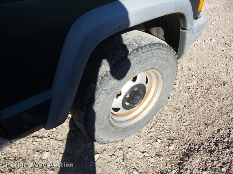 image for item BG9576 1999 Jeep Cherokee SUV