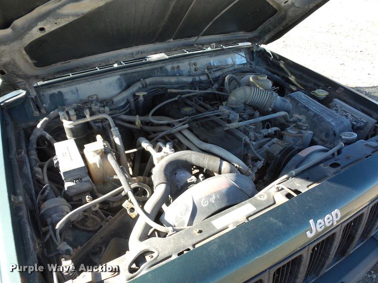 image for item BG9576 1999 Jeep Cherokee SUV