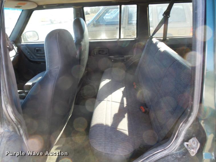 image for item BG9576 1999 Jeep Cherokee SUV