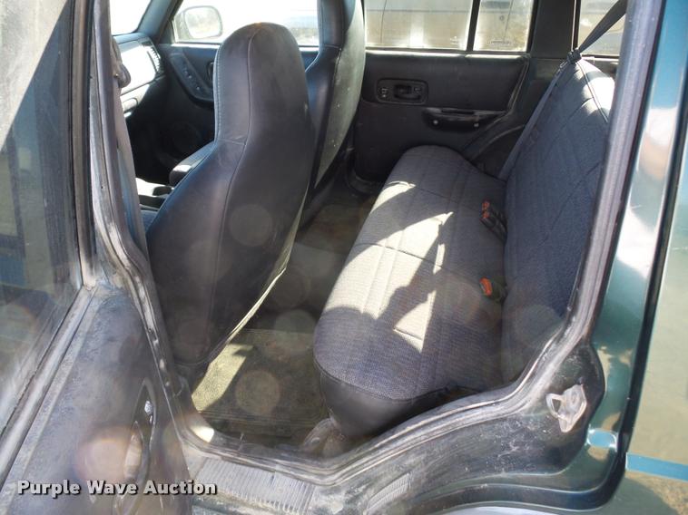 image for item BG9576 1999 Jeep Cherokee SUV