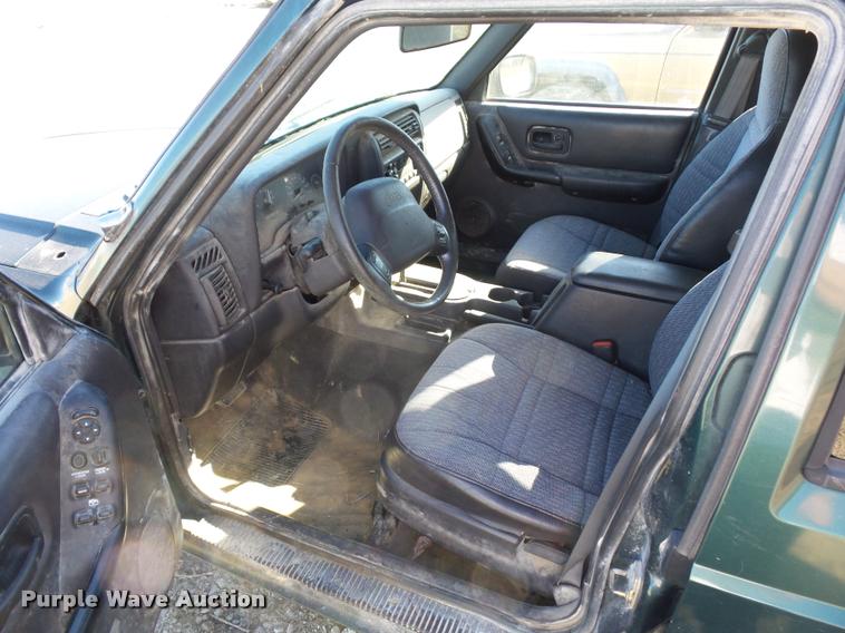 image for item BG9576 1999 Jeep Cherokee SUV