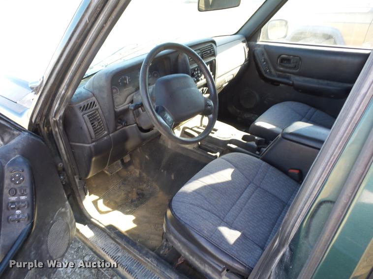 image for item BG9576 1999 Jeep Cherokee SUV