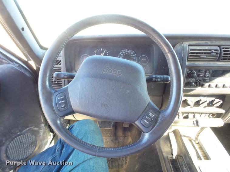 image for item BG9576 1999 Jeep Cherokee SUV