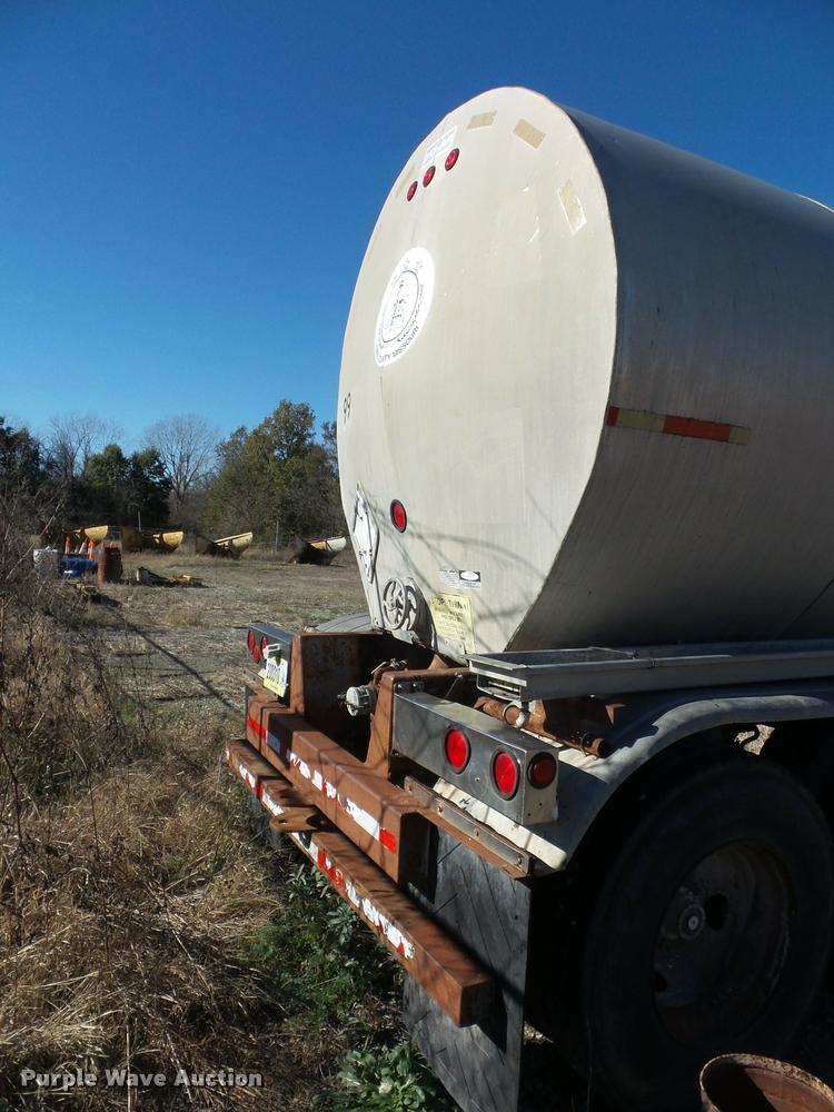 image for item BG9584 1995 Polar tank trailer