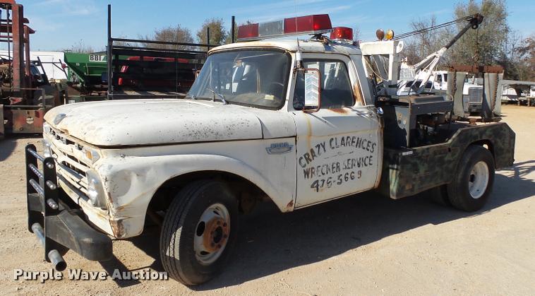 image for item BM9567 1966 Ford F350 tow truck