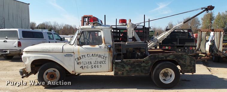 image for item BM9567 1966 Ford F350 tow truck