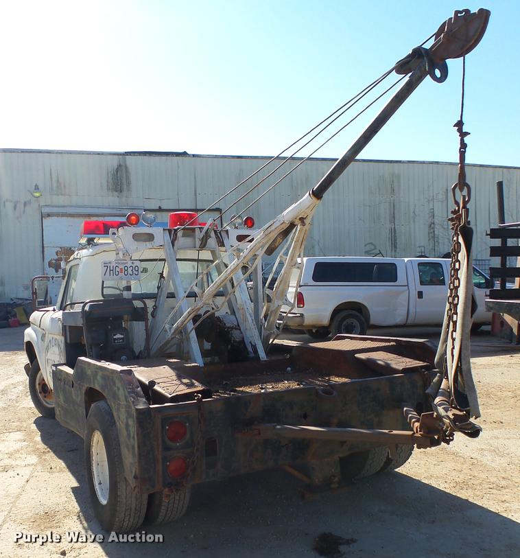 image for item BM9567 1966 Ford F350 tow truck