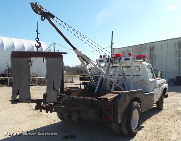 image for item BM9567 1966 Ford F350 tow truck