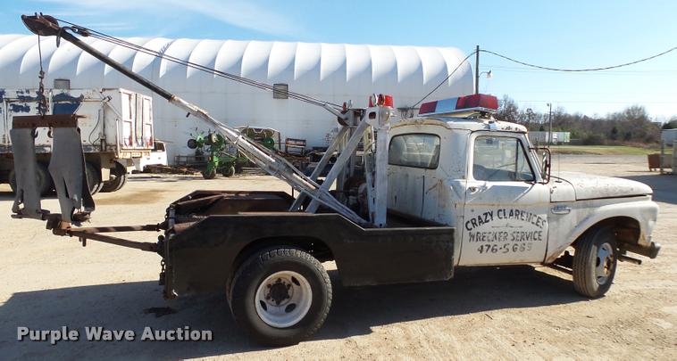 image for item BM9567 1966 Ford F350 tow truck