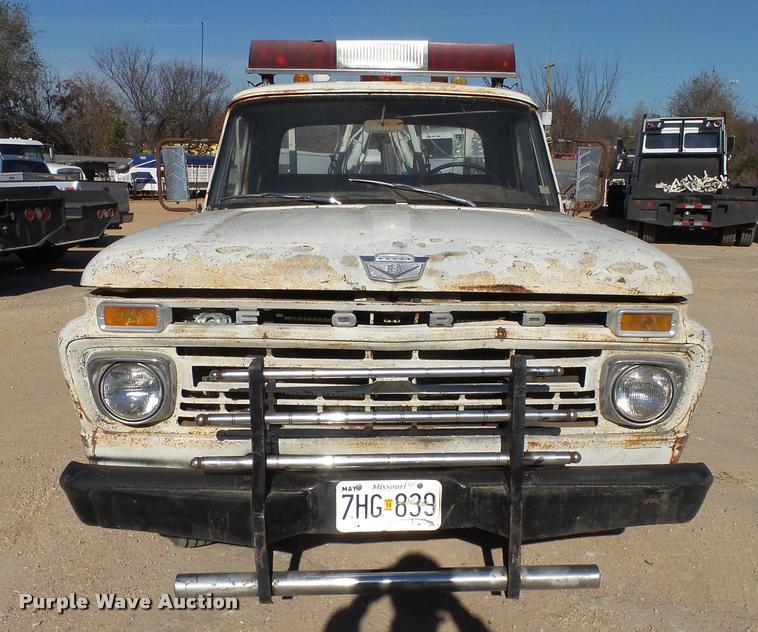 image for item BM9567 1966 Ford F350 tow truck
