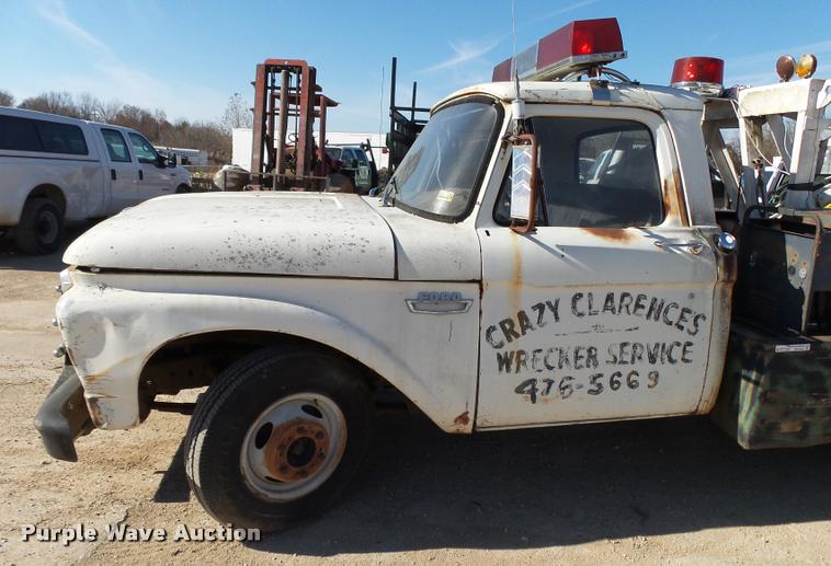 image for item BM9567 1966 Ford F350 tow truck
